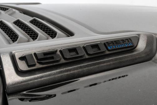 Diamond Black Crystal Pearlcoat 2023 RAM 1500 Laramie