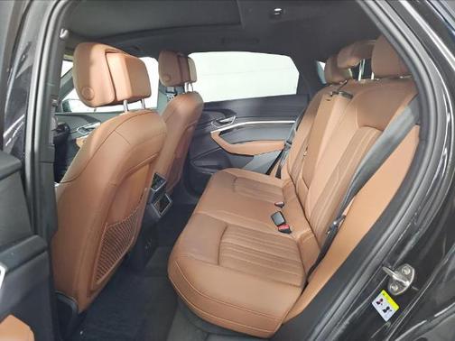 2024 Audi Q8 e-tron Premium Plus