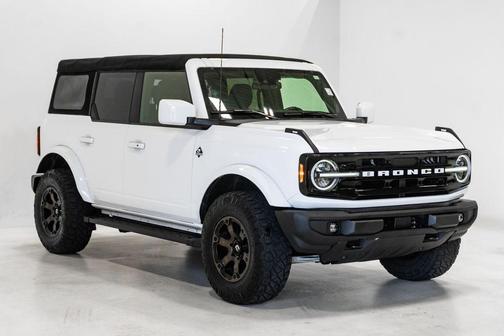 Oxford White 2022 Ford Bronco Outer Banks