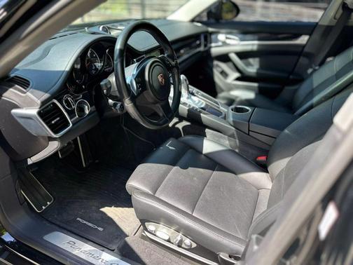 2015 Porsche Panamera 4
