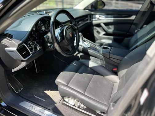 2015 Porsche Panamera 4