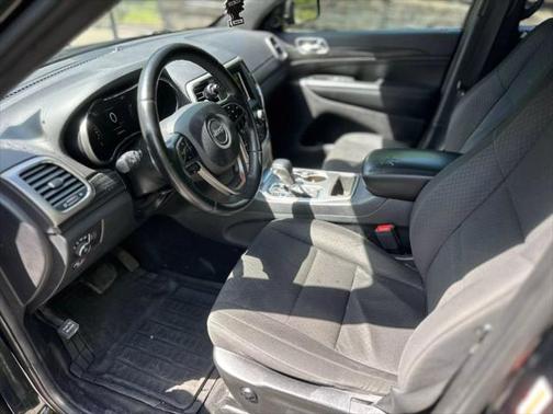 2019 Jeep Grand Cherokee Laredo