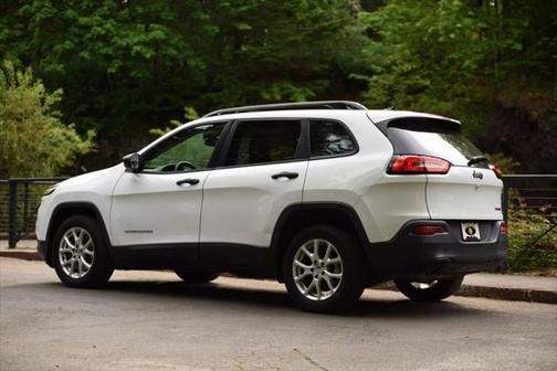 2016 Jeep Cherokee Sport