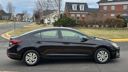 2020 Hyundai ELANTRA SE