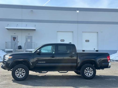 2017 Toyota Tacoma SR