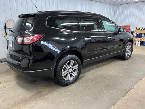 Photo 4 of 16 of 2017 Chevrolet Traverse 1LT