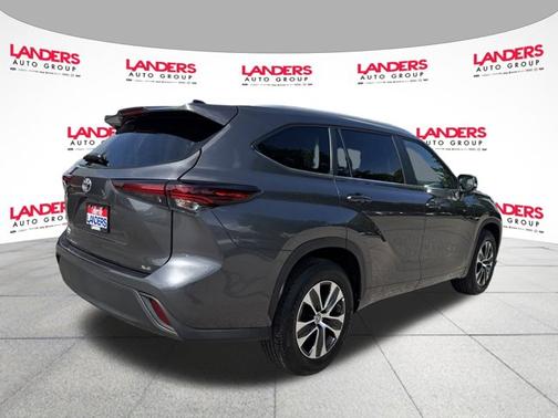 2024 Toyota Highlander LE