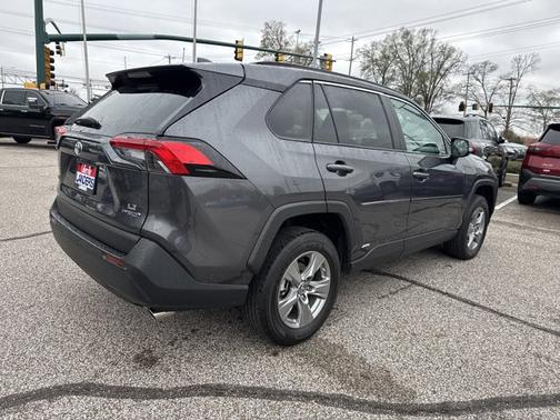 2024 Toyota RAV4 LE