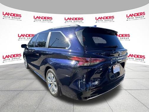 2021 Toyota Sienna LIMITED 7 PASSENGER