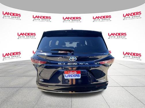 2021 Toyota Sienna LIMITED 7 PASSENGER