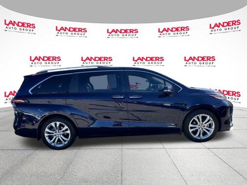 2021 Toyota Sienna LIMITED 7 PASSENGER