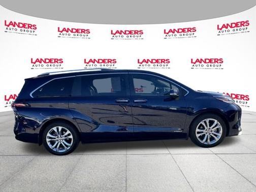 2021 Toyota Sienna LIMITED 7 PASSENGER