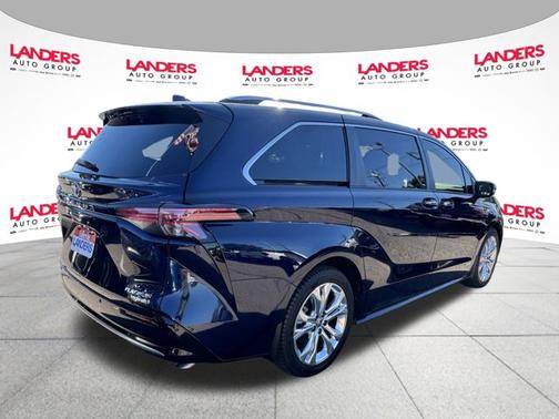 2021 Toyota Sienna LIMITED 7 PASSENGER