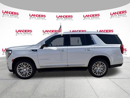 White Frost Tricoat 2023 GMC Yukon SLT