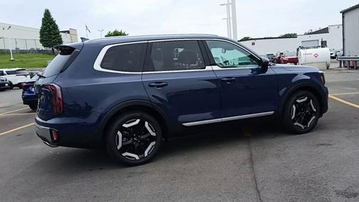 Midnight 2023 Kia Telluride EX