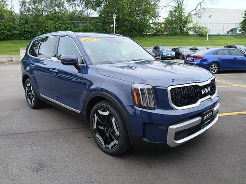 Midnight 2023 Kia Telluride EX