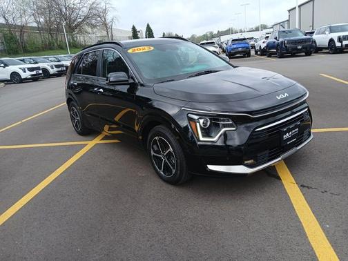 Aurora Black Pearl 2023 Kia Niro SX