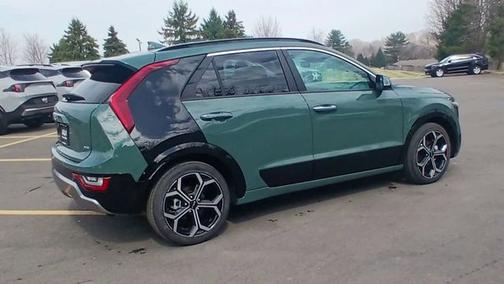 Cityscape Green 2023 Kia Niro SX Touring