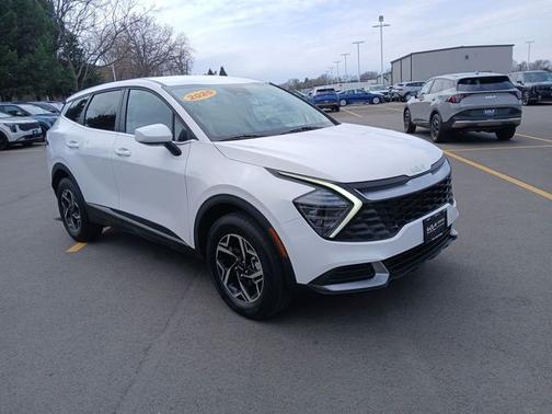 White Pearl 2025 Kia Sportage LX