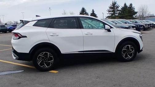 White Pearl 2025 Kia Sportage LX