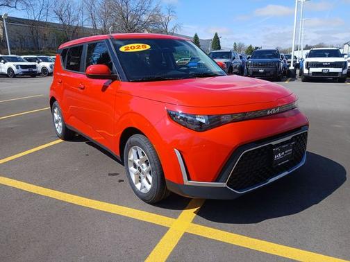 Inferno Red 2025 Kia Soul LX