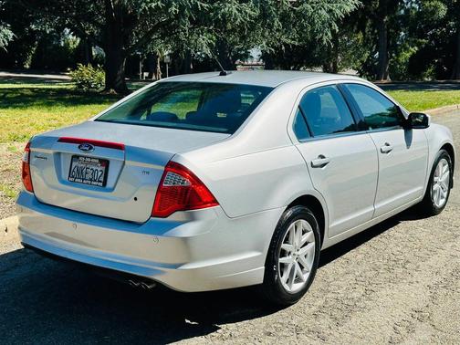 Brilliant Silver Metallic 2010 Ford Fusion SE