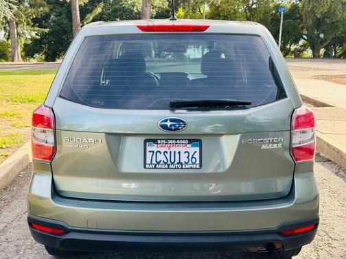 Gray 2014 Subaru Forester 2.5i