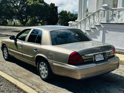 2006 Mercury Grand Marquis LS Sedan 4D