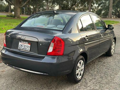 2010 Hyundai Accent SE