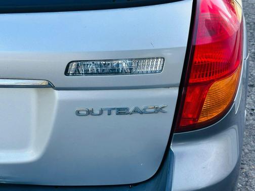 Silver 2006 Subaru Outback 2.5 i Limited