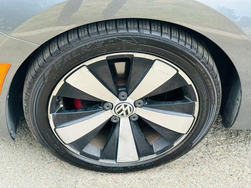 2012 Volkswagen Beetle Base