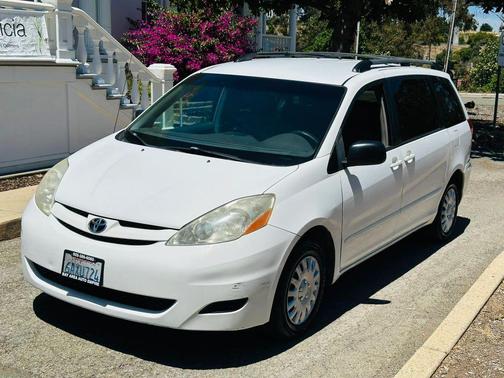 Natural White 2007 Toyota Sienna LE