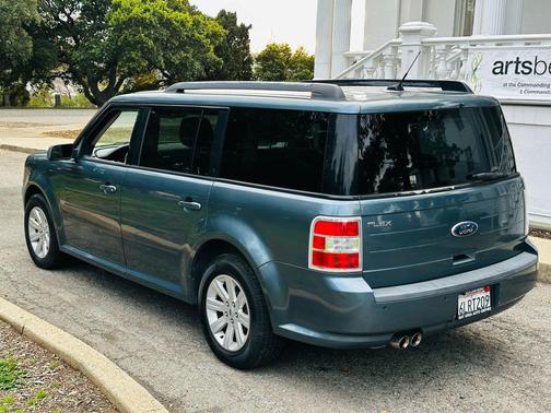 2010 Ford Flex SE