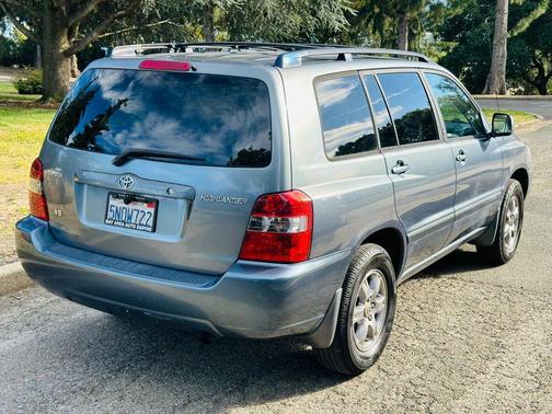 2005 Toyota Highlander Base