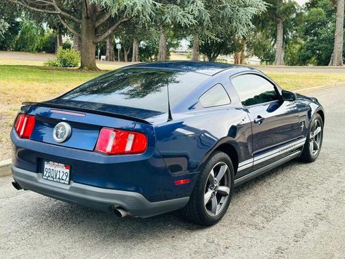 Kona Blue Metallic 2012 Ford Mustang V6
