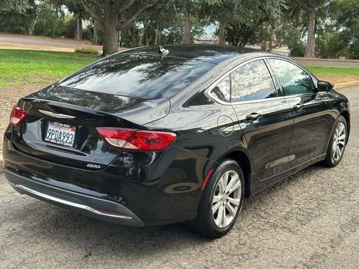 2016 Chrysler 200 Limited