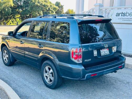 Gray 2006 Honda Pilot EX