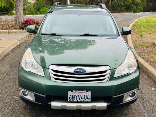 Cypress Green Pearl 2011 Subaru Outback 2.5 i Limited