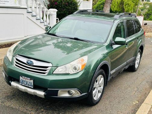 Cypress Green Pearl 2011 Subaru Outback 2.5 i Limited