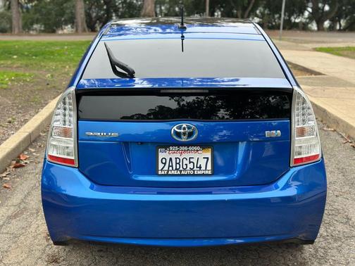 2010 Toyota Prius III