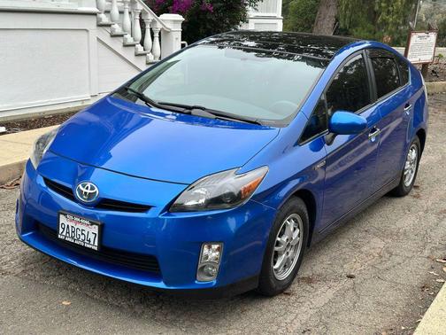 2010 Toyota Prius III