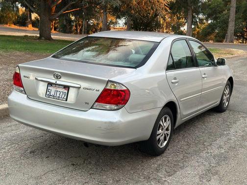 2005 Toyota Camry XLE V6