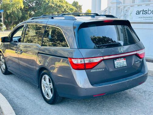 Smoky Topaz Metallic 2011 Honda Odyssey Touring Elite