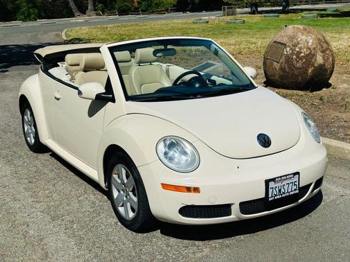 White 2007 Volkswagen New Beetle 2.5
