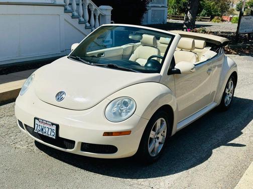 White 2007 Volkswagen New Beetle 2.5