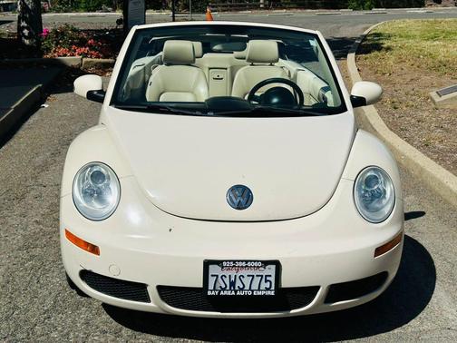 White 2007 Volkswagen New Beetle 2.5