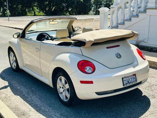 White 2007 Volkswagen New Beetle 2.5