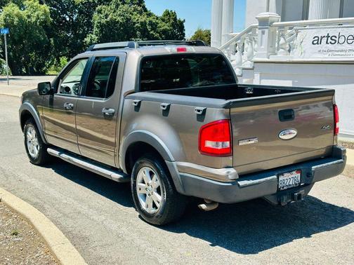Gray 2007 Ford Explorer Sport Trac XLT