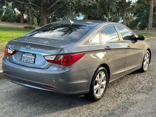 2011 Hyundai SONATA GLS