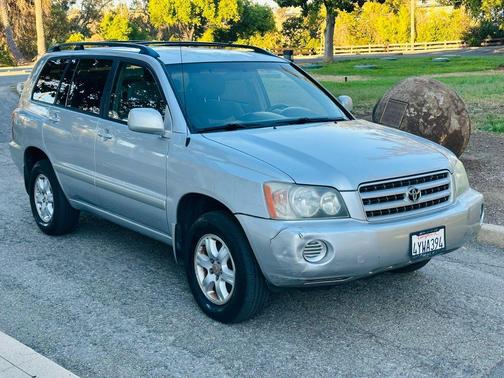 Millennium Silver Metallic 2002 Toyota Highlander Base